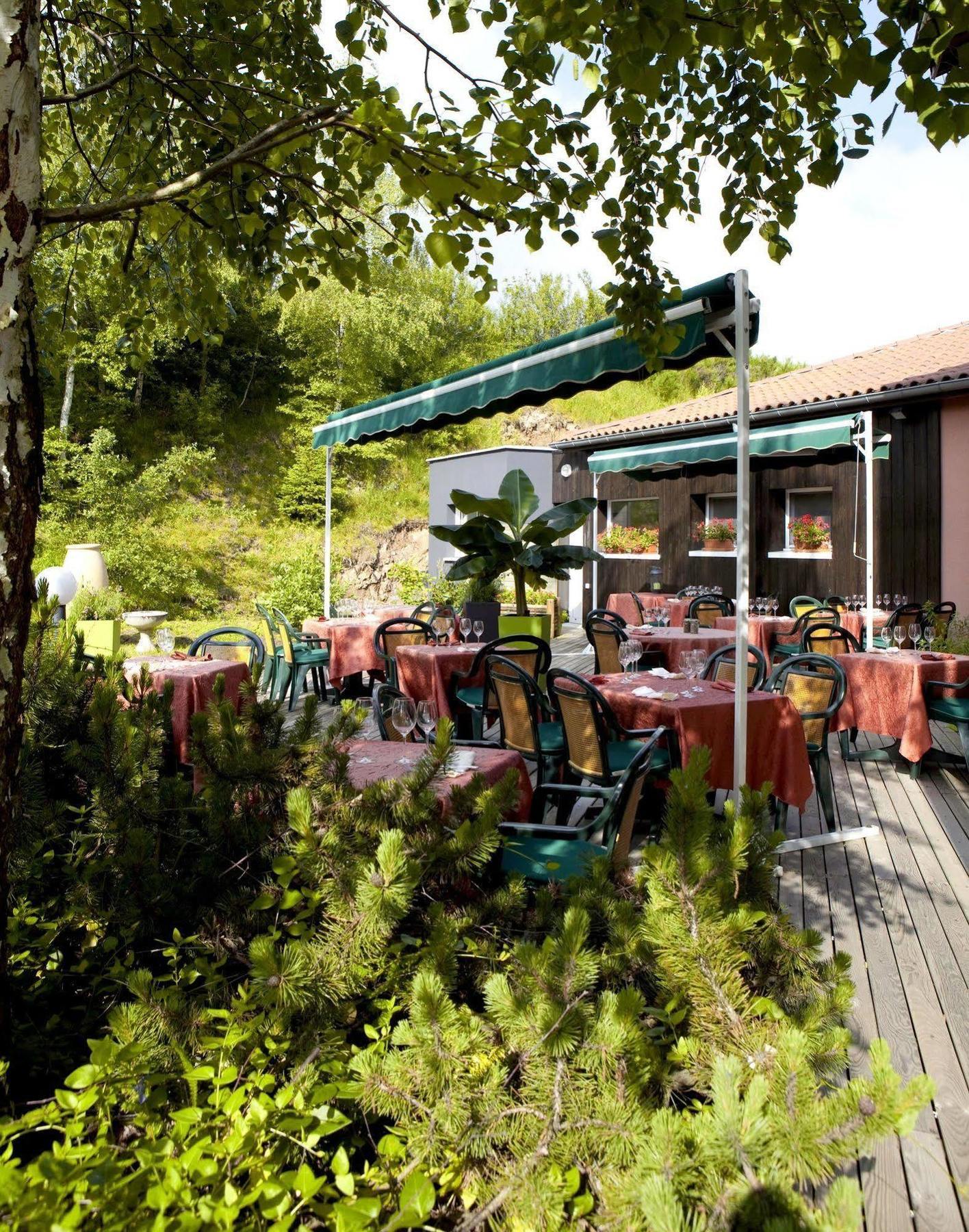 Hotel Restaurant La Tour Dunières Extérieur photo