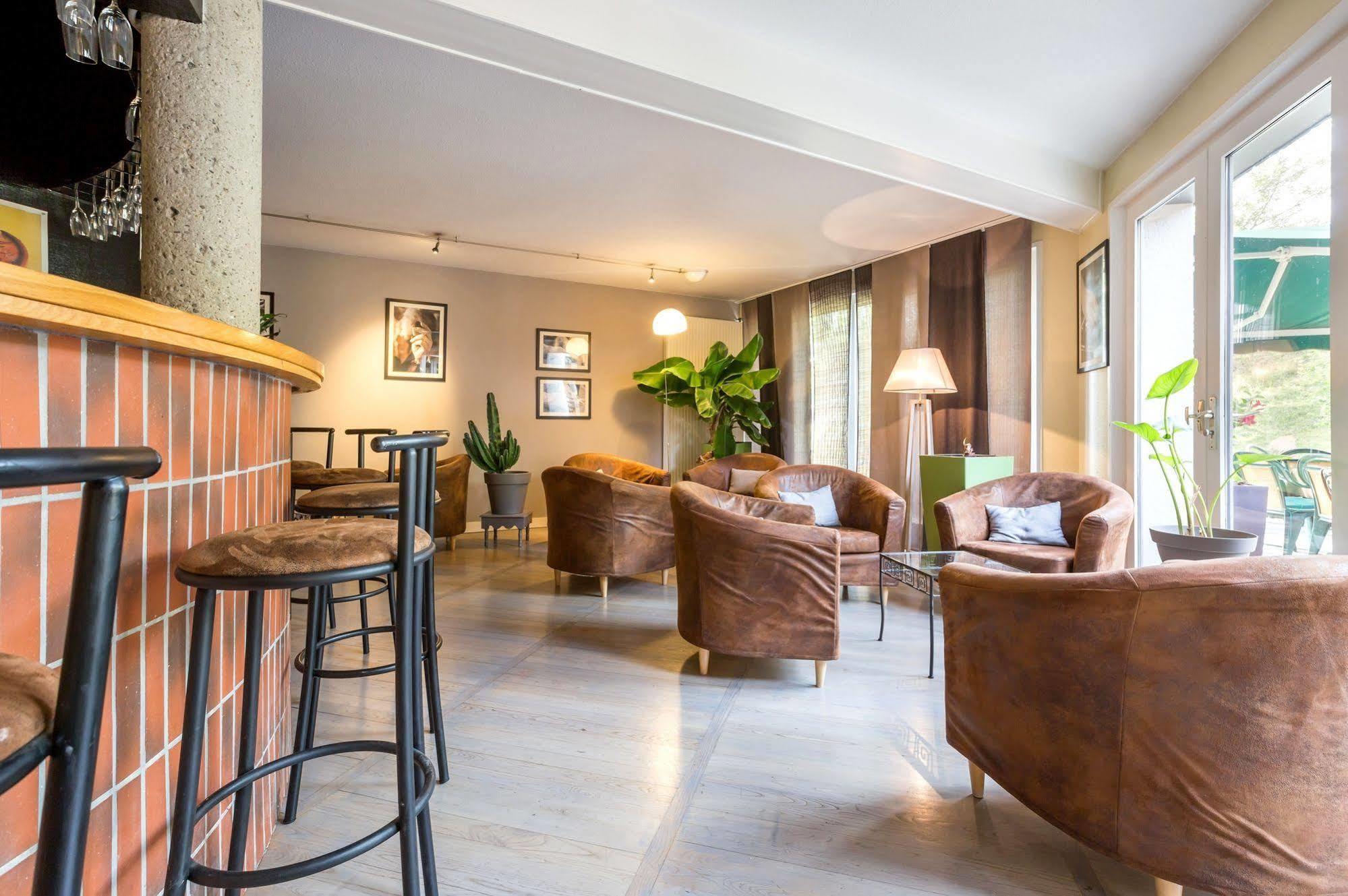 Hotel Restaurant La Tour Dunières Extérieur photo
